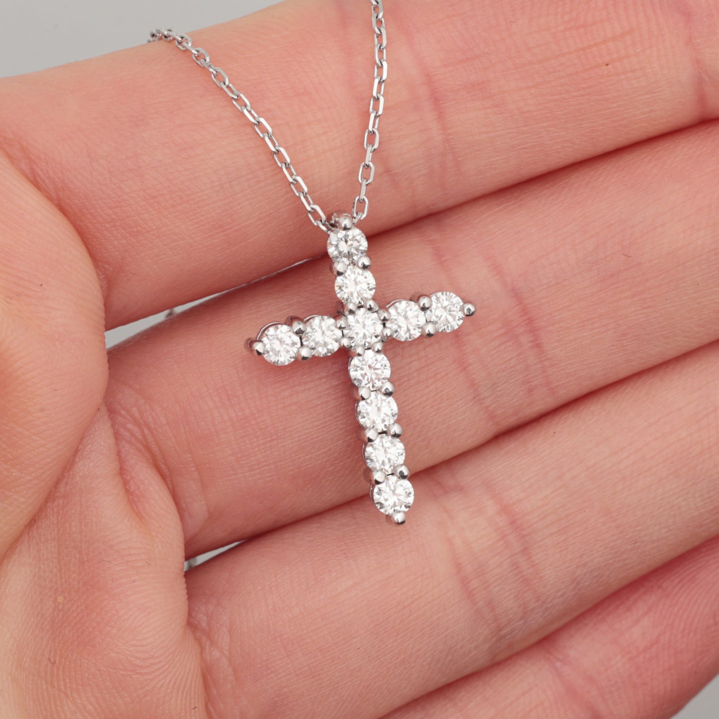 Krusts ar Dimantiem 1.00 ct, Baltais zelts 585° (14K)