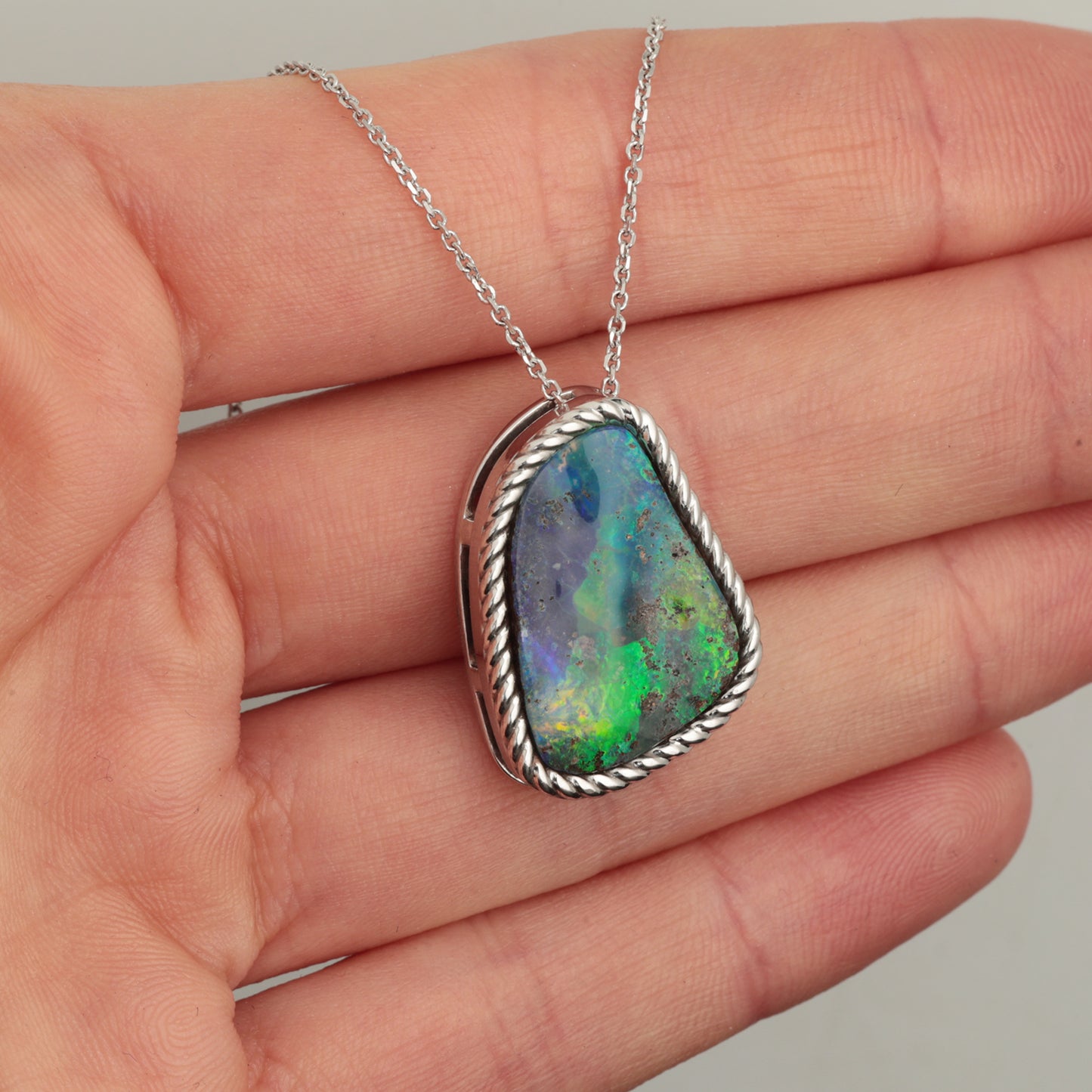 Kulons ar Dabīgo Austrālijas Opālu 10.50 ct, Baltais zelts 585° (14K)