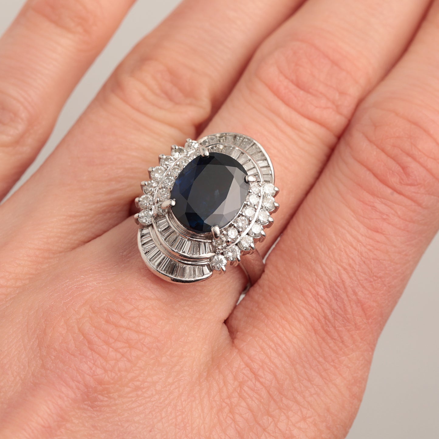 Кольцо с Сапфиром 4.27 карат и Бриллиантами 1.45 карат, Платина 900°