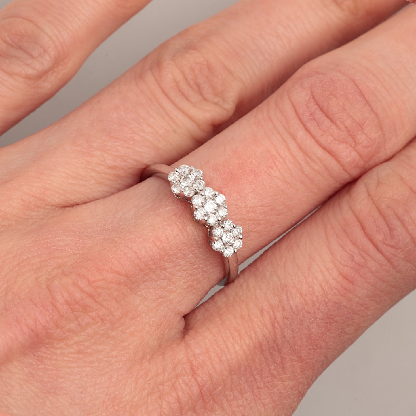 Gredzens ar Dimantiem 0.20 ct, Baltais zelts 585° (14K)