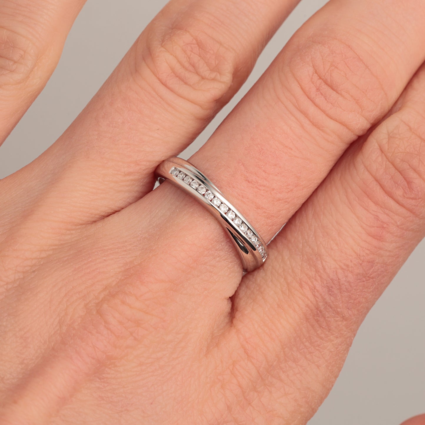 Gredzens ar Dimantiem 0.16 ct, Baltais zelts 750° (18K)