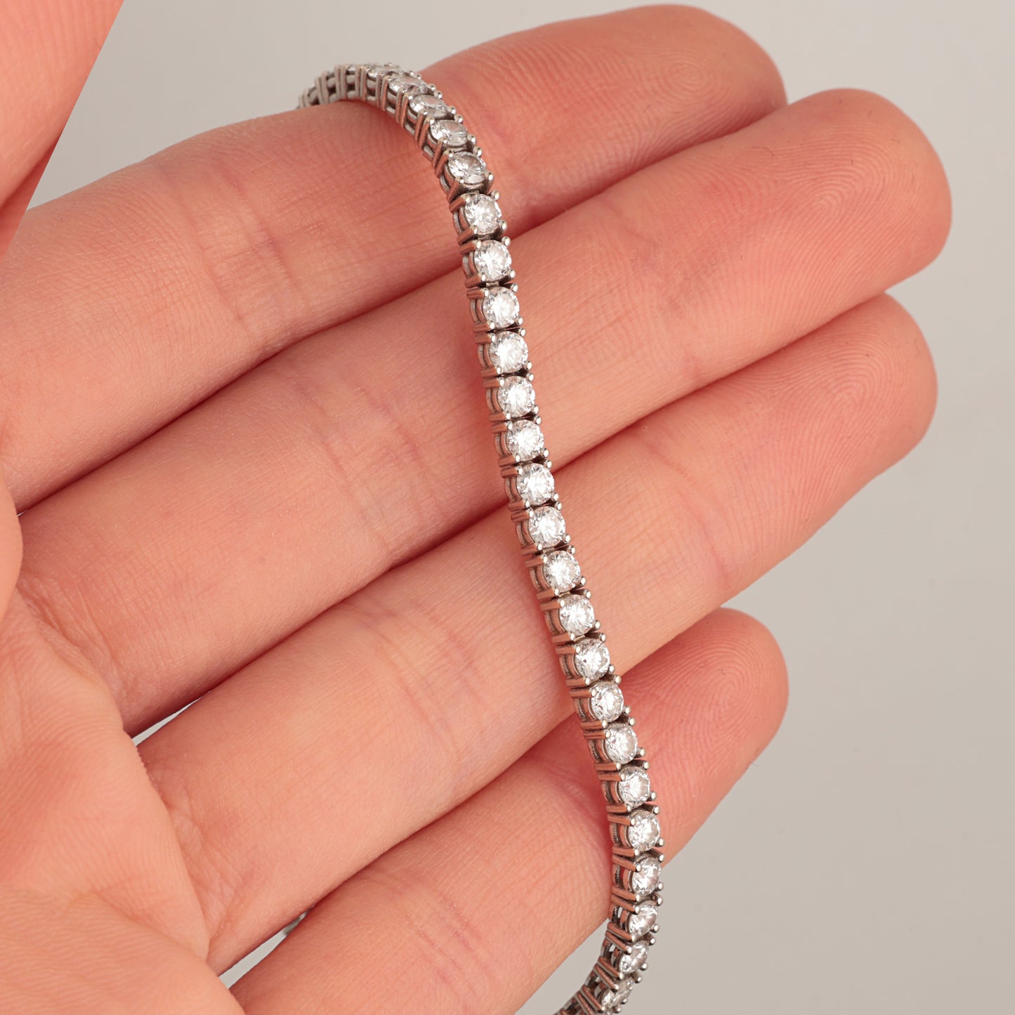 Tenisa aproce ar Dimantiem 4.80 ct, Baltais zelts 750° (18K)