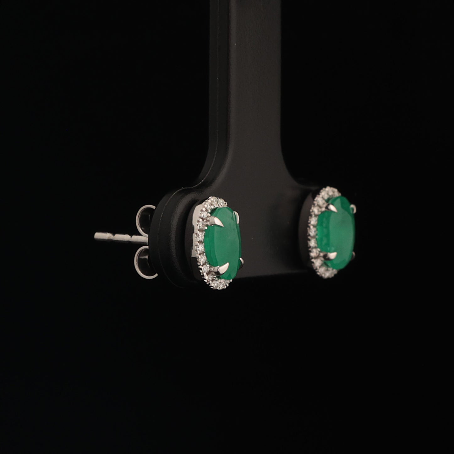 Earrings with Emerald 0.90 ct, White Gold 585° (14K)