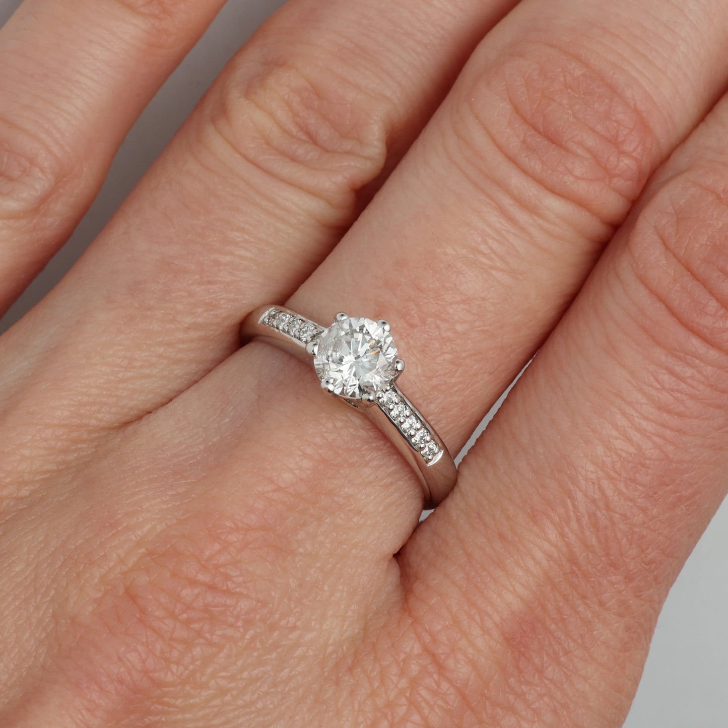 Gredzens ar Dimantiem 1.00 ct, Baltais zelts 585° (14K)