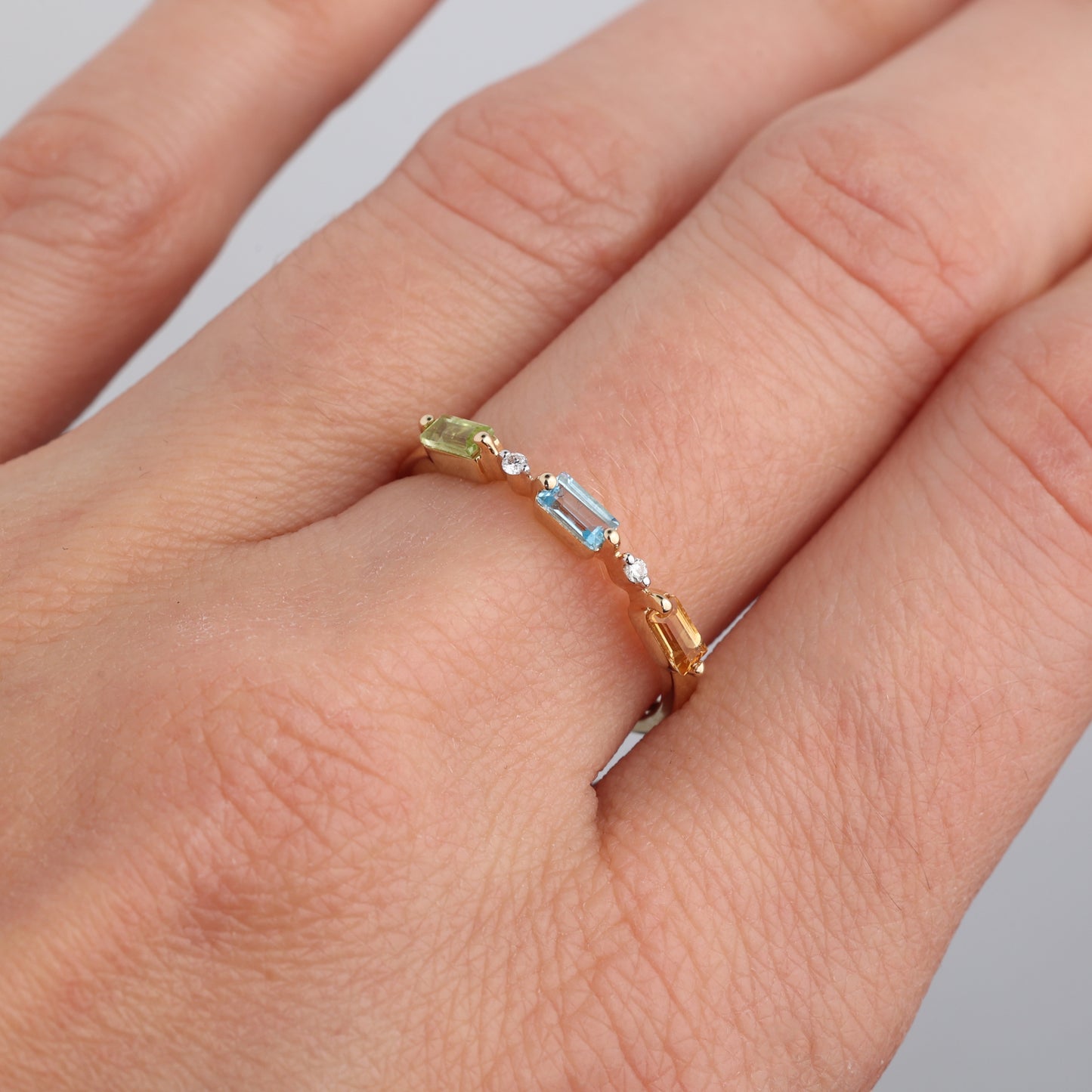 Разноцветное кольцо с Бриллиантами 0.02 карат, Желтое золото 585° (14К)