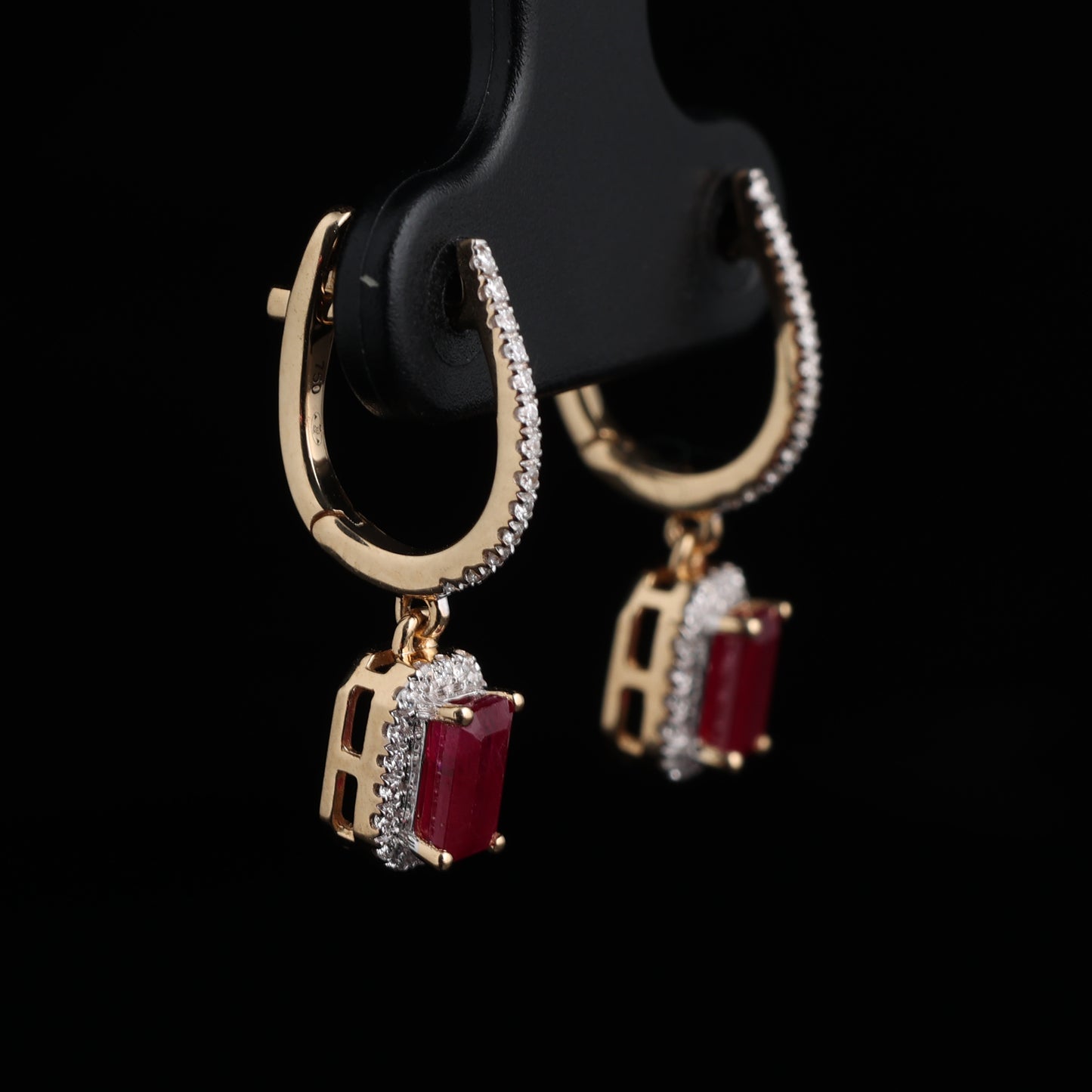 Auskari ar Rubīniem 0.87 ct un Dimantiem 0.16 ct, Dzeltenais zelts 750° (18K)