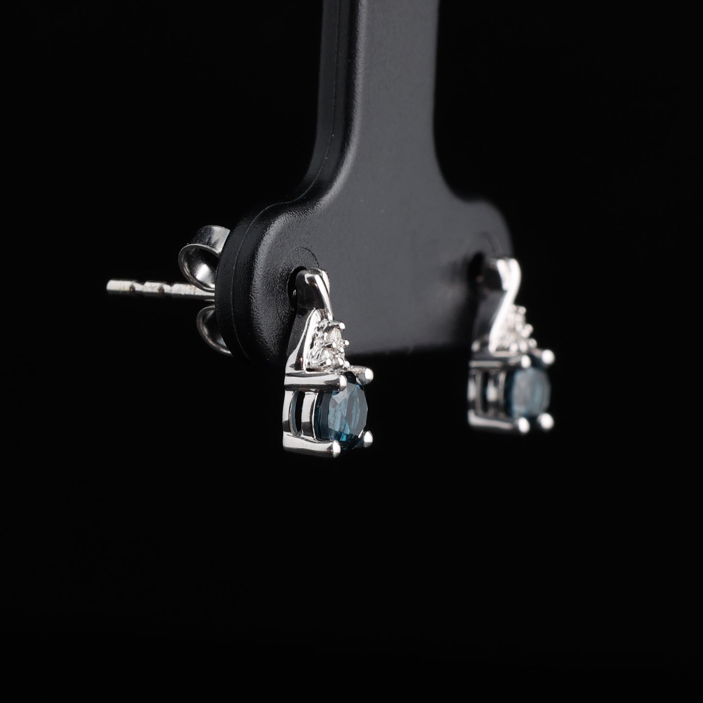 Earrings with Topaz 0.65 ct and Diamonds 0.02 ct, White Gold 585° (14K)