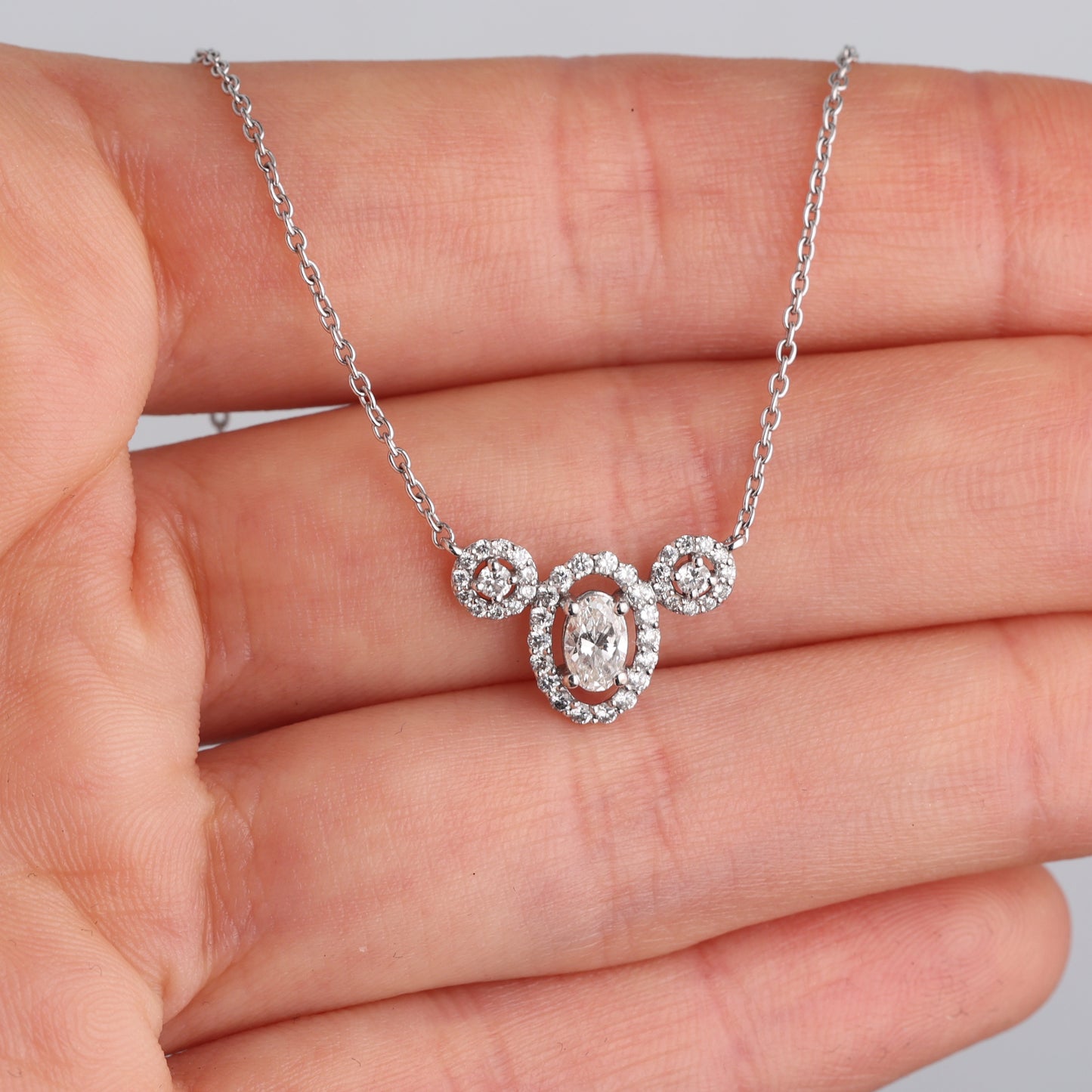 Kaklarota ar Dimantiem 0.60 ct, Baltais zelts 750° (18K)