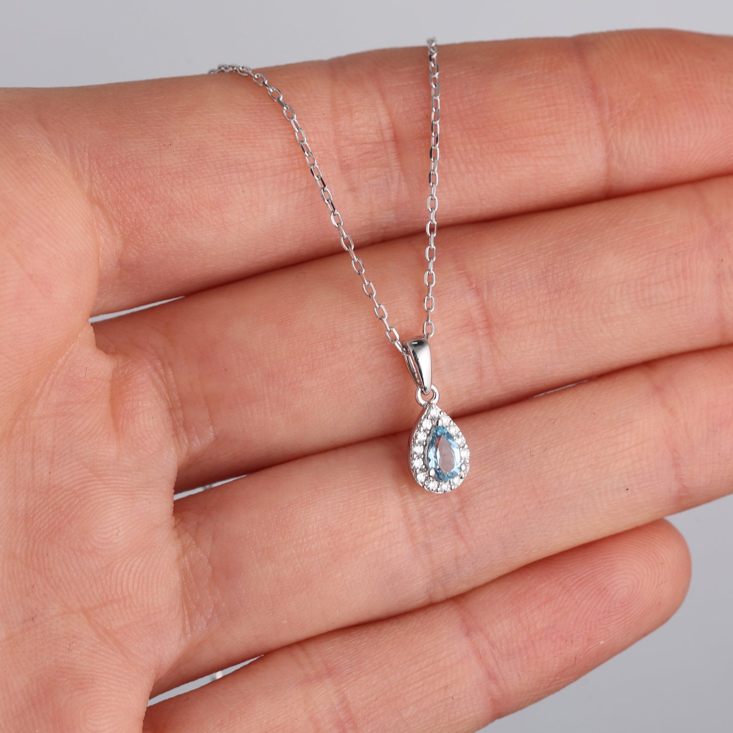 Pendant with Topaz 0.23 ct and Diamonds 0.07 ct, White Gold 585° (14K)