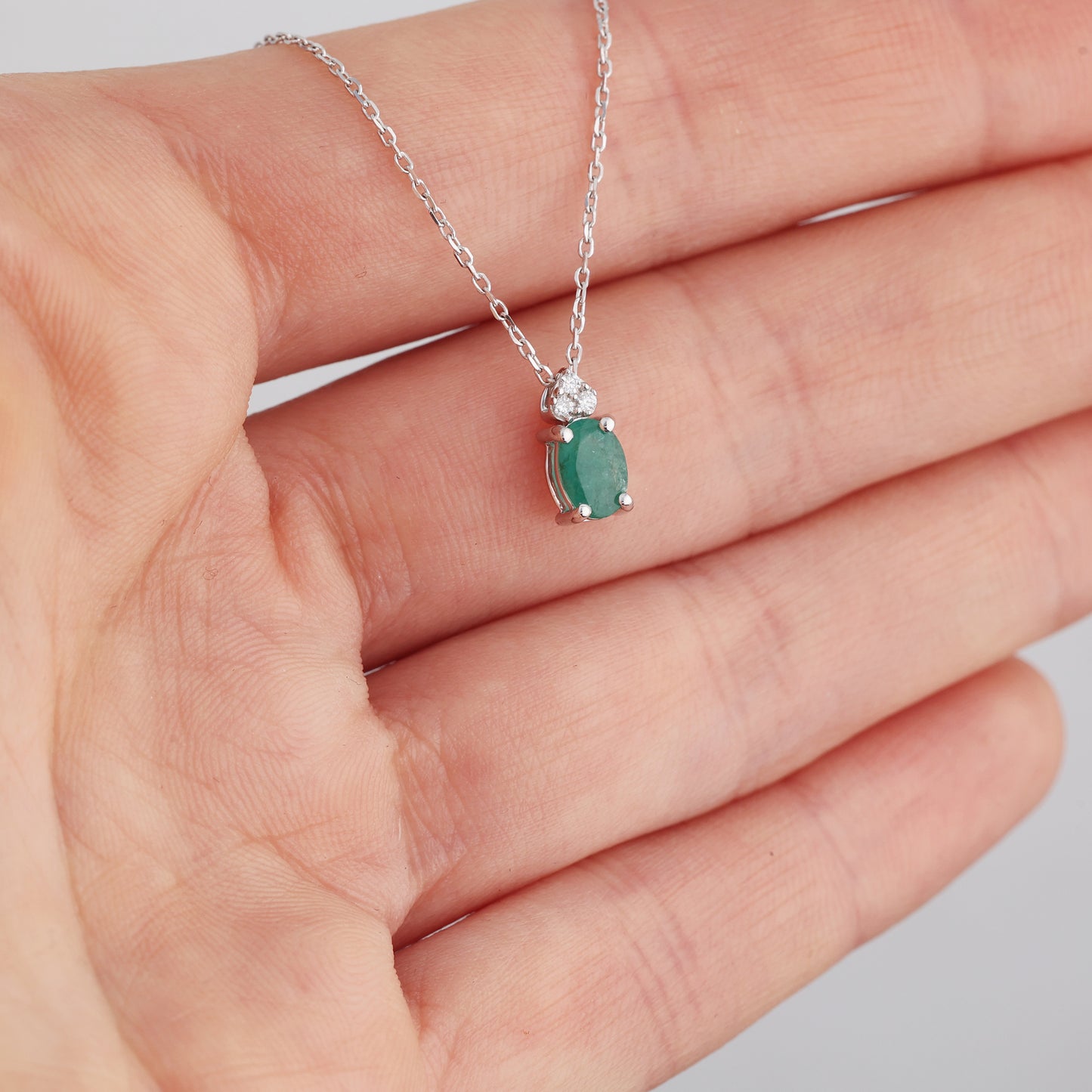 Кулон с Изумрудом 0.44 карат и Бриллиантами 0.02 карат, Белое золото 750° (18К)