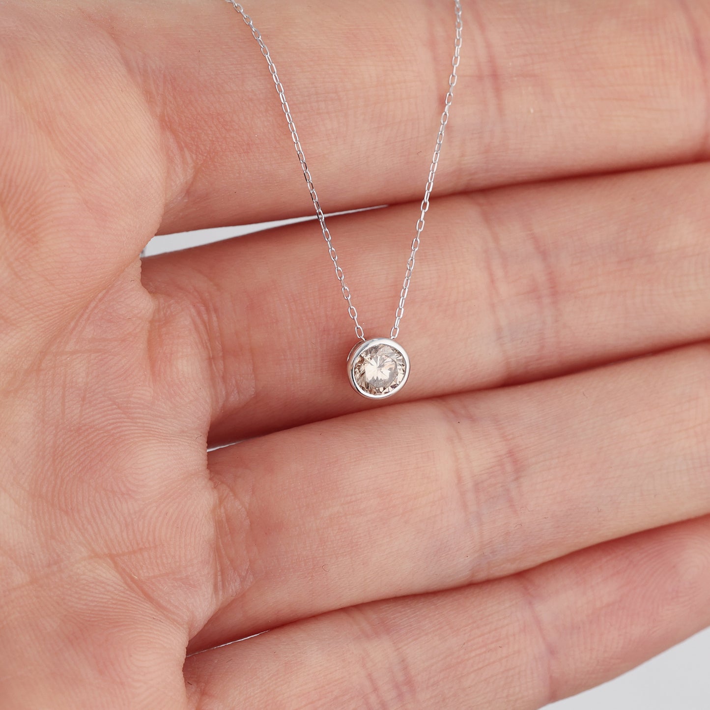 Kulons ar ķēdi un Dimantu 0.30 ct, Baltais zelts 750° (18K)