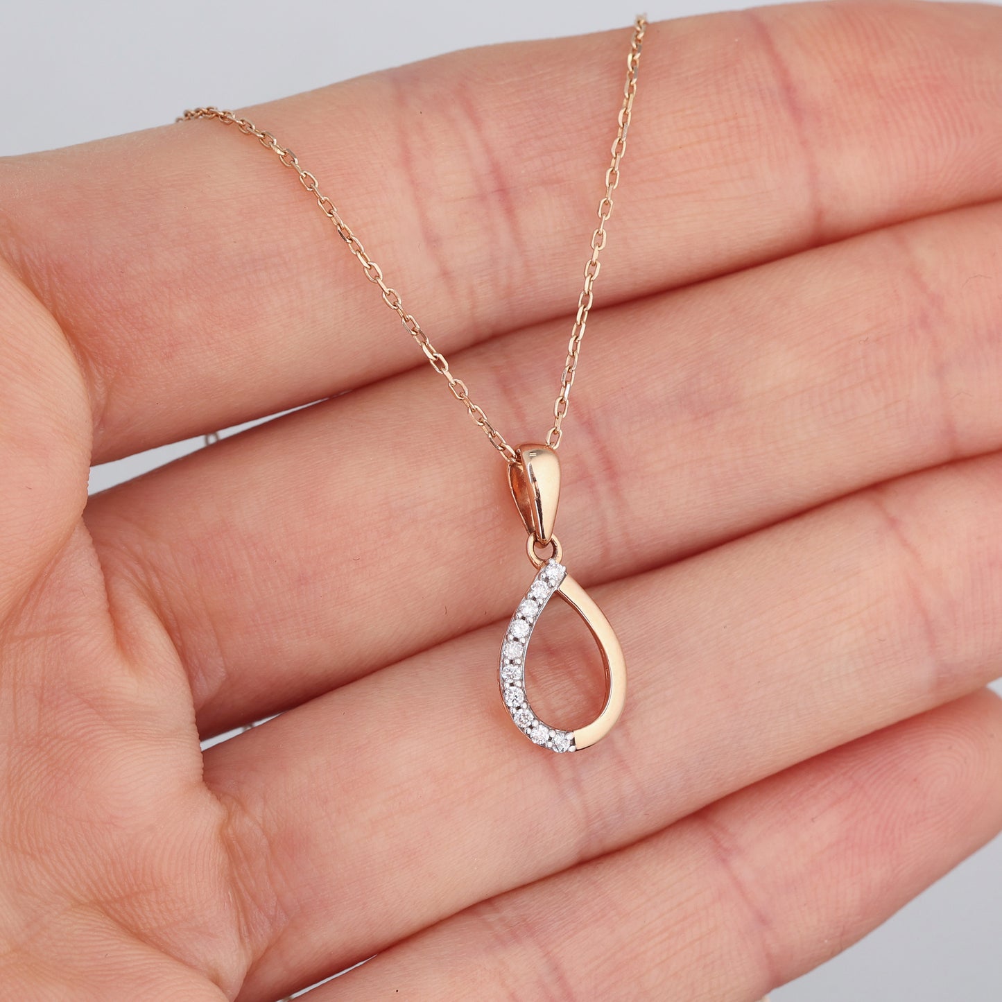 Kulons ar Dimantiem 0.07 ct, Sarkanais zelts 750° (18K)