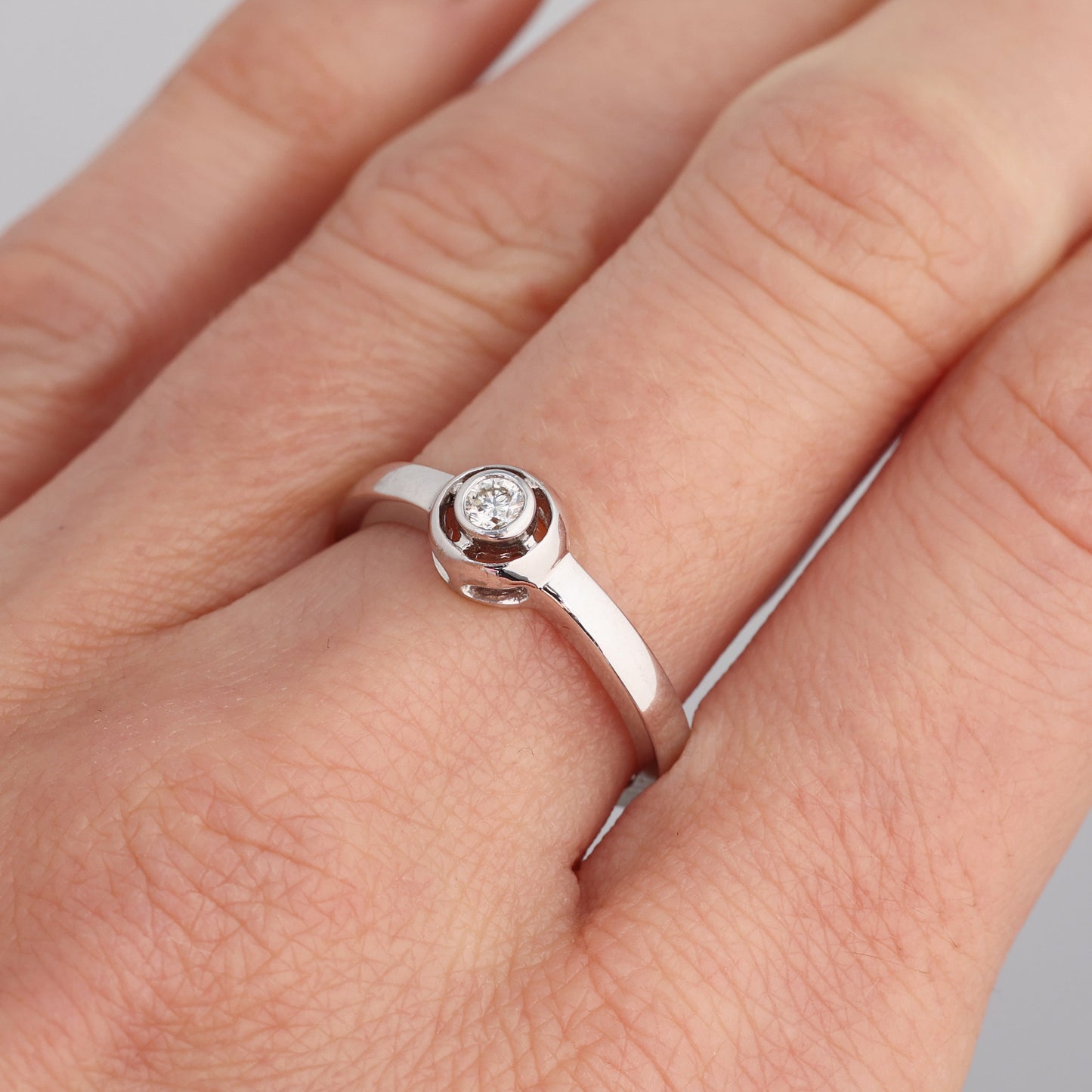 Gredzens ar Dimantu 0.11 ct, Baltais zelts 585° (14K)