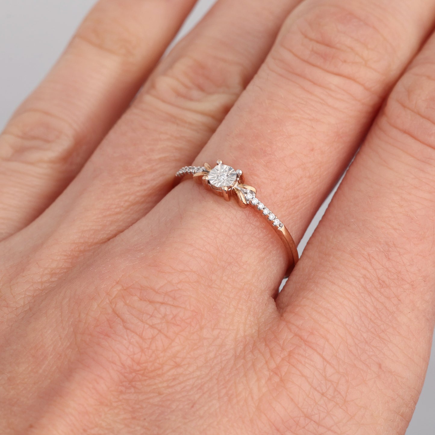 Gredzens ar Dimantiem 0,05 ct, Sarkanais zelts 375° (9K)