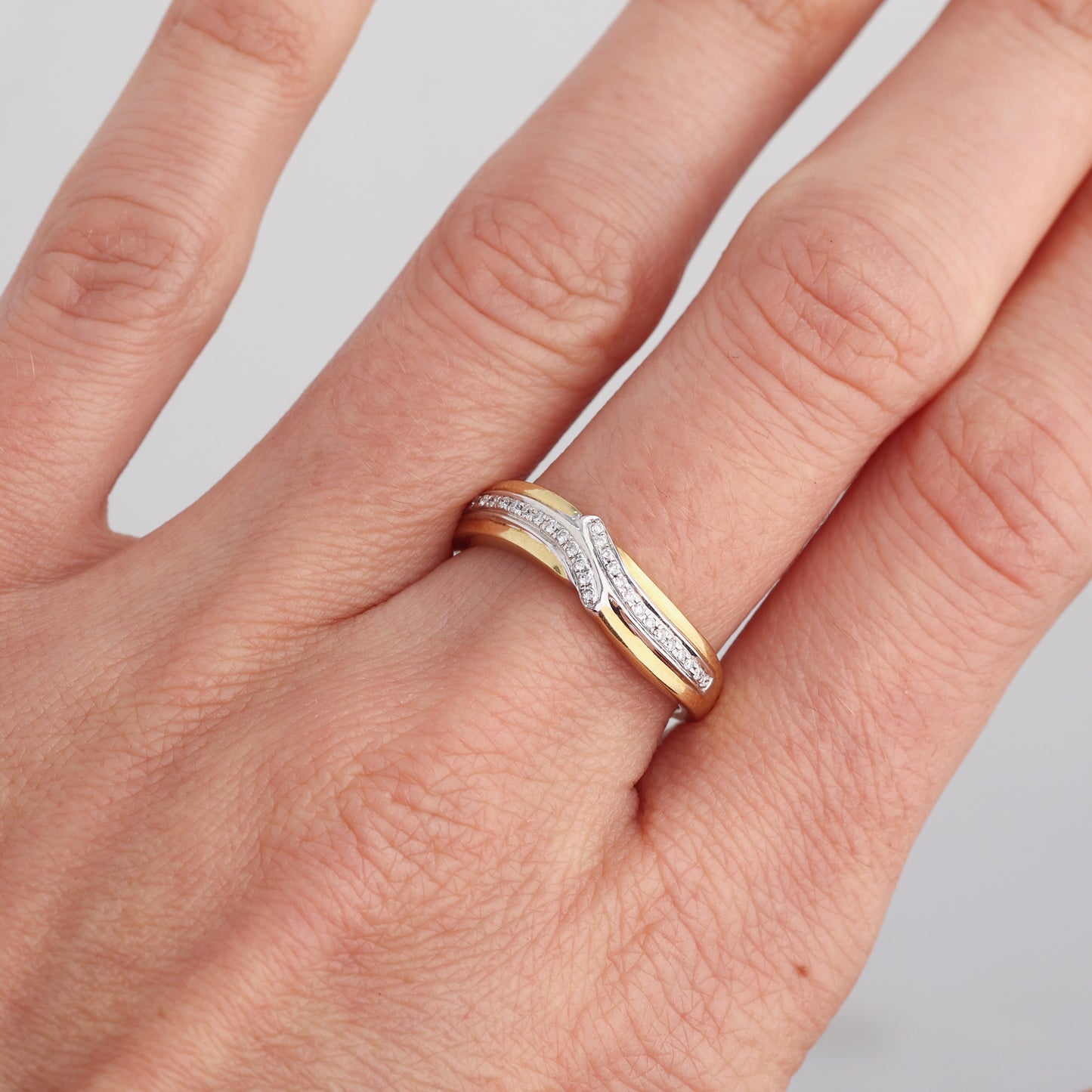 Кольцо с Бриллиантами 0.08 карат, Желтое и Белое золото 750° (18K)