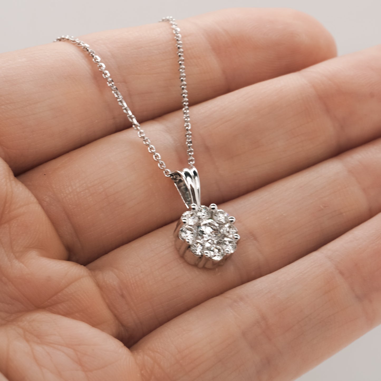 Kulons ar Dimantiem 1 ct, Baltais zelts 750° (18K)