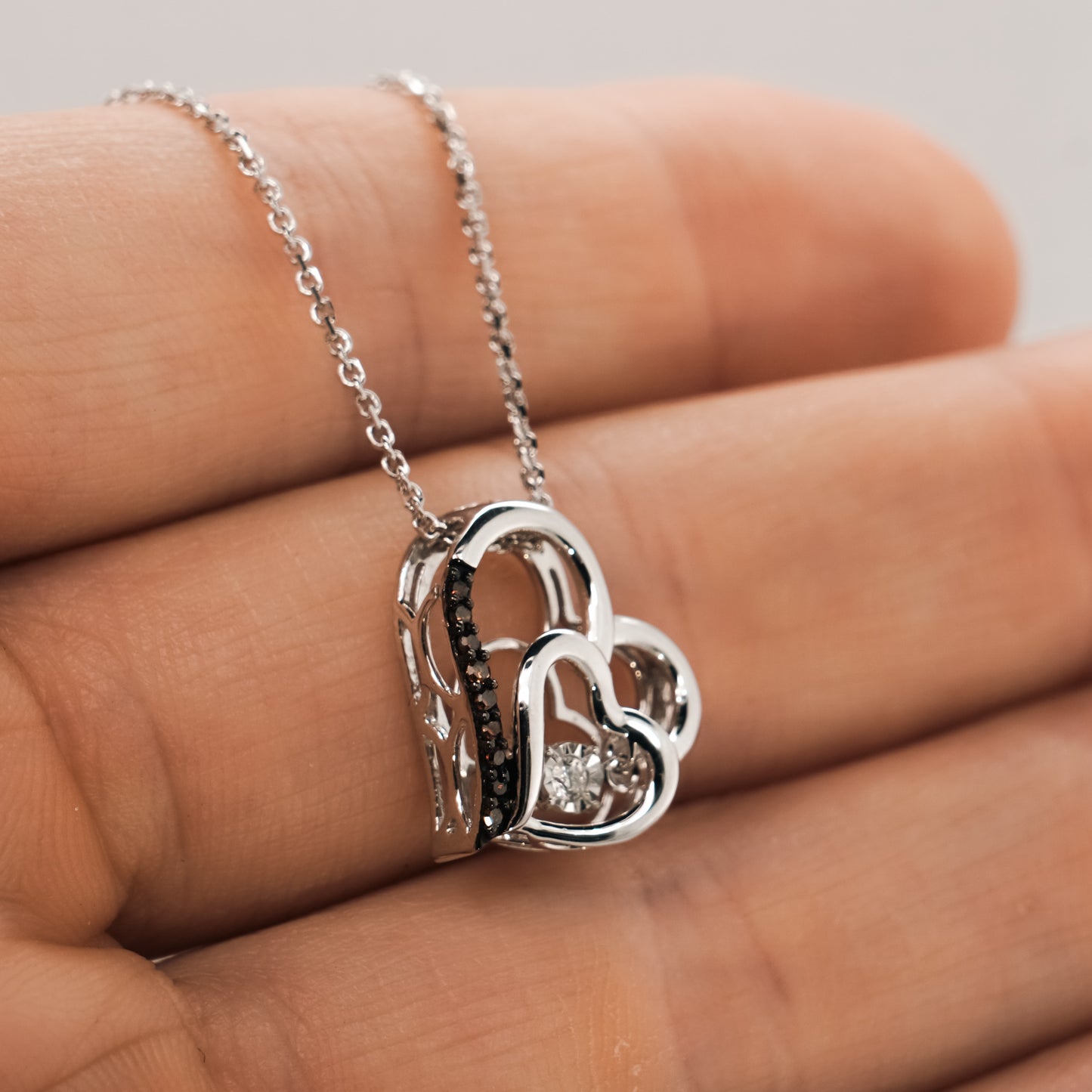 Kulons ar Dimantu 0.06 ct, Baltais zelts 585° (14K)