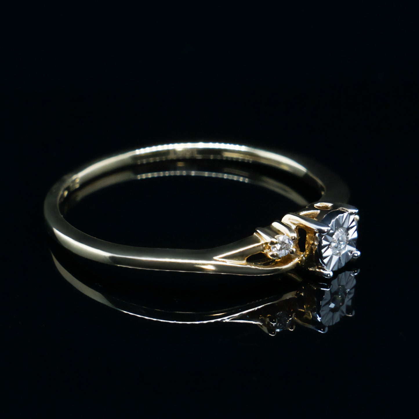 Gredzens ar Dimantiem 0.05 ct, Dzeltenais un Baltais zelts 750° (18K)