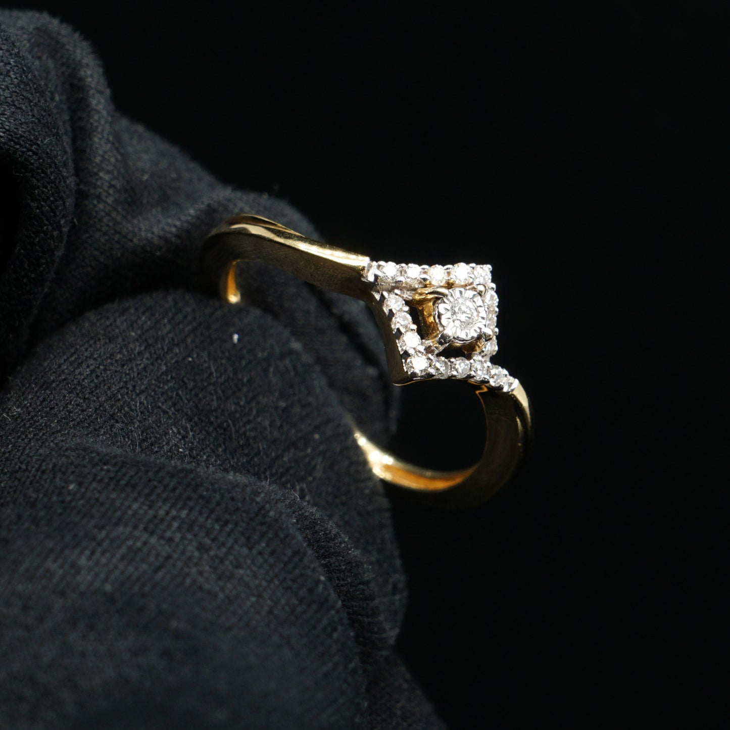 Кольцо с Бриллиантами 0.12 карат, Желтое и Белое золото 750° (18K)