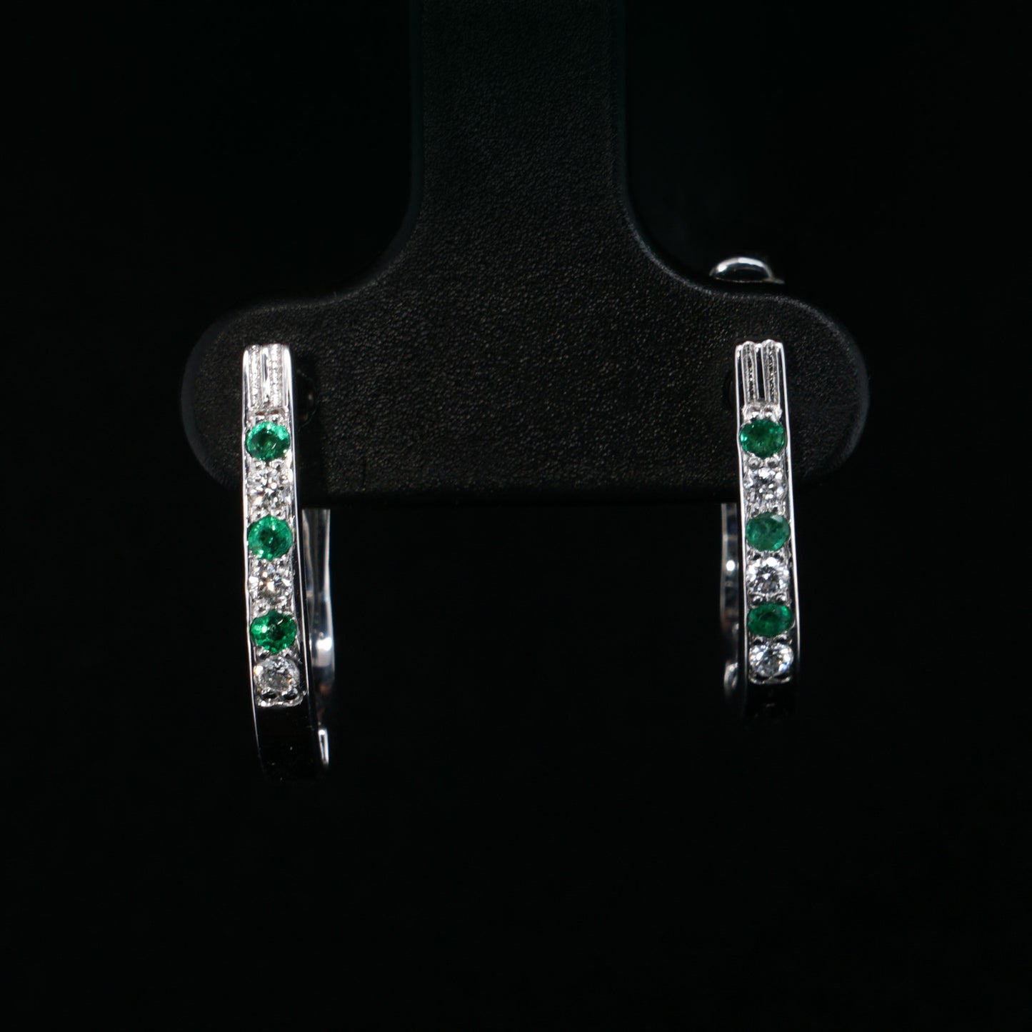 Auskari ar smaragdiem un dimantiem, baltais zelts 585° (14K)