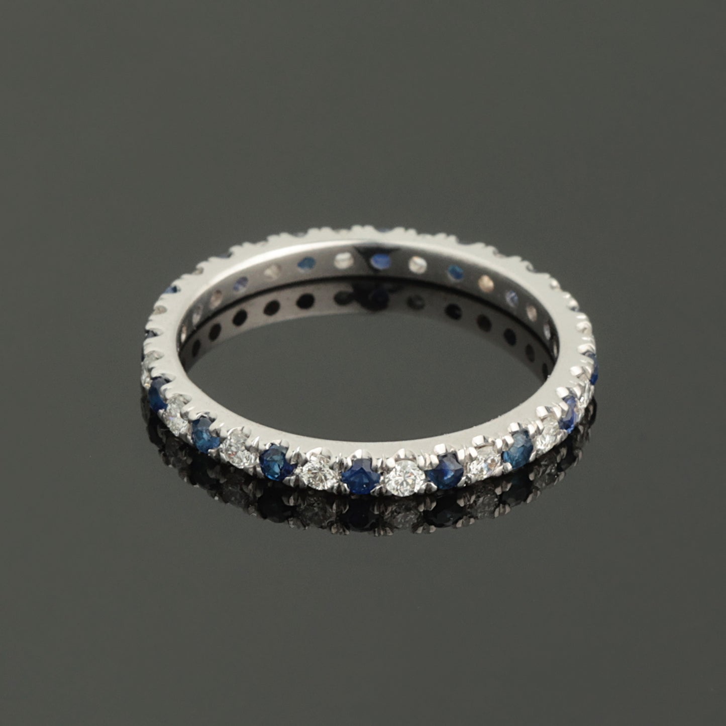 Gredzens ar Safīriem 0.40 ct un Dimantiem 0.30 ct, Baltais zelts 585° (14K)