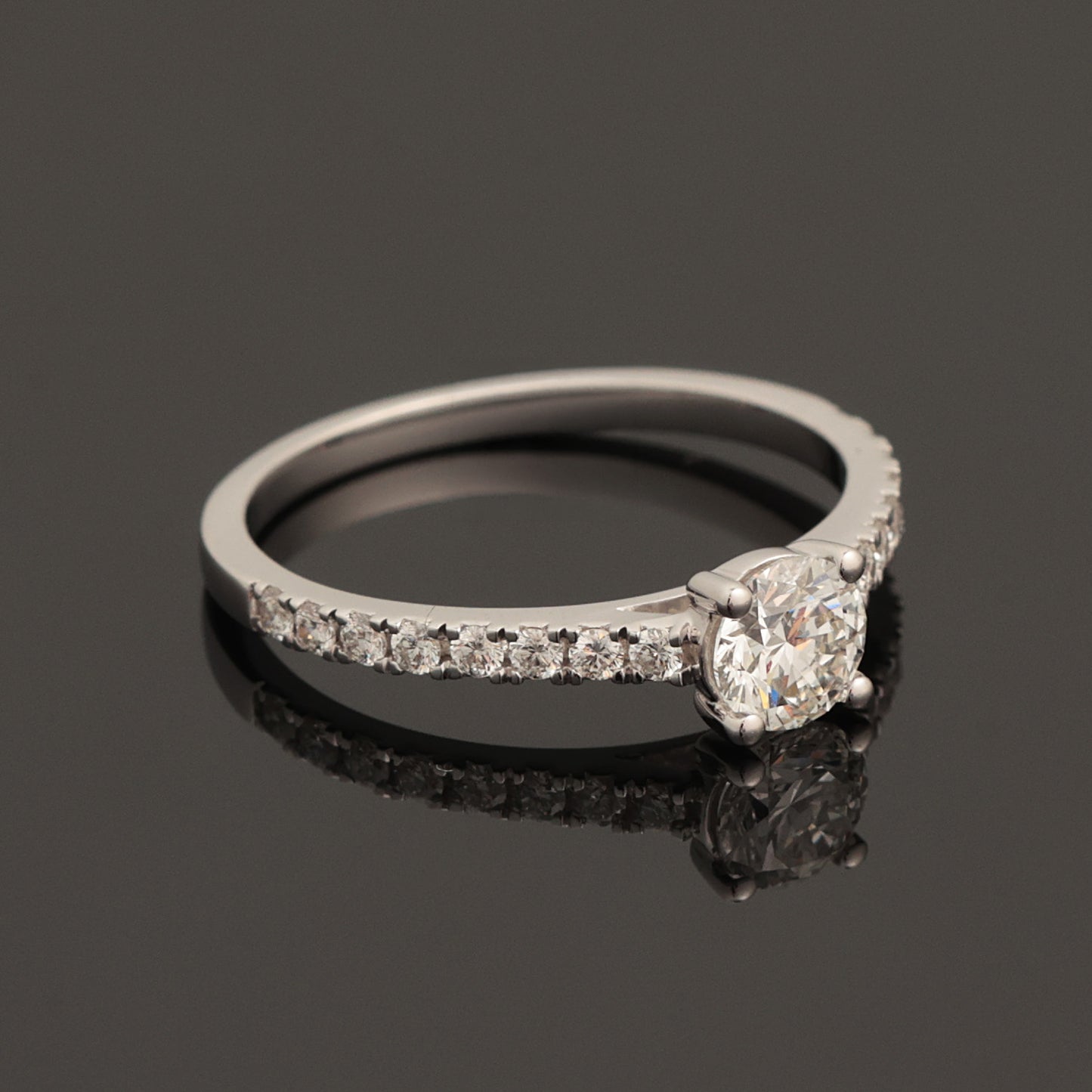 Ring with Diamonds 0.95 ct, White Gold 585° (14K)