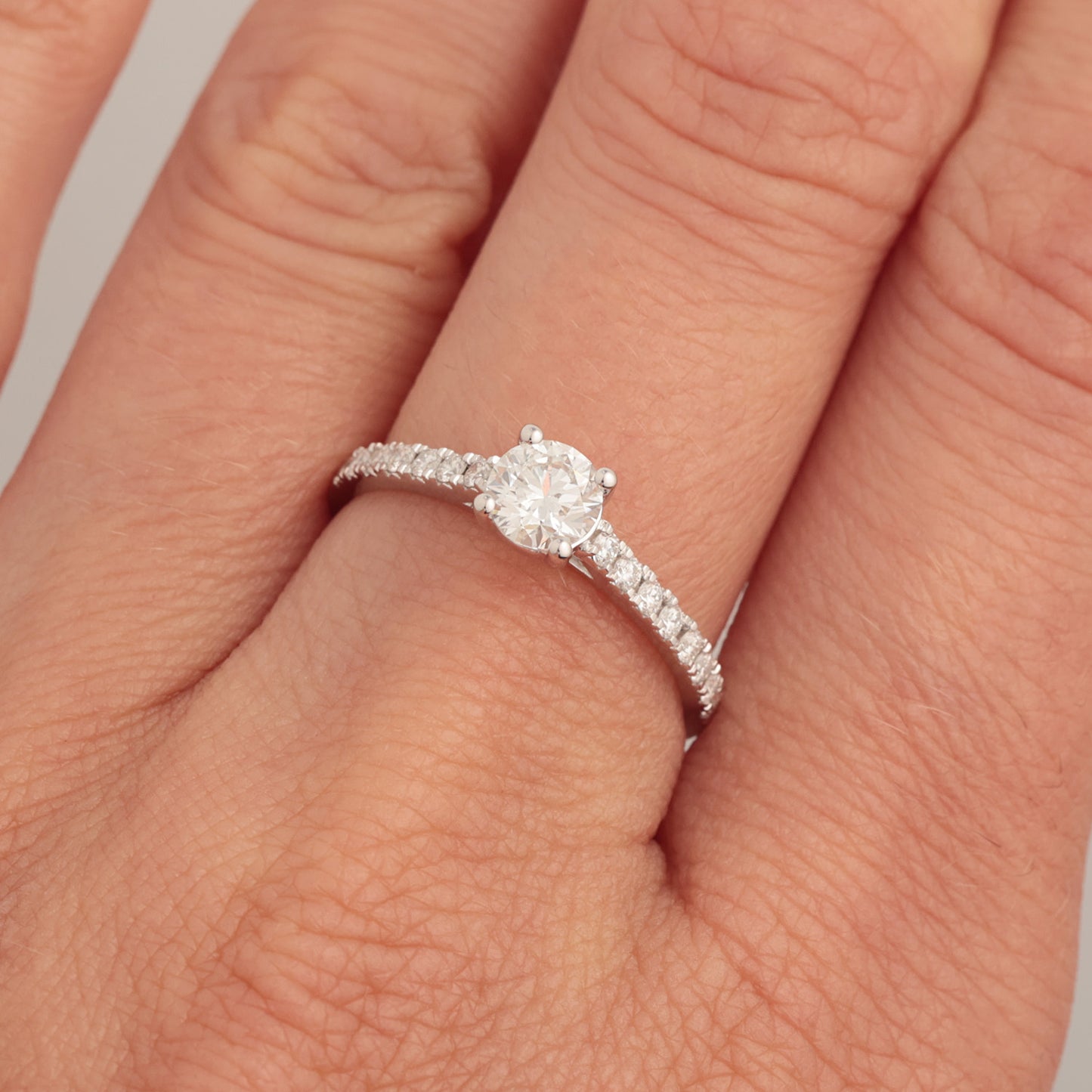 Ring with Diamonds 0.95 ct, White Gold 585° (14K)