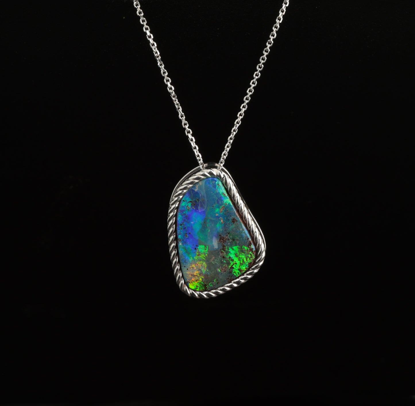 Kulons ar Dabīgo Austrālijas Opālu 10.50 ct, Baltais zelts 585° (14K)