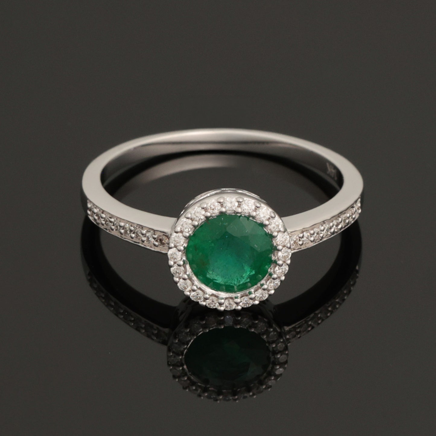 Ring with Emerald 0.75 ct, White Gold 585° (14K)