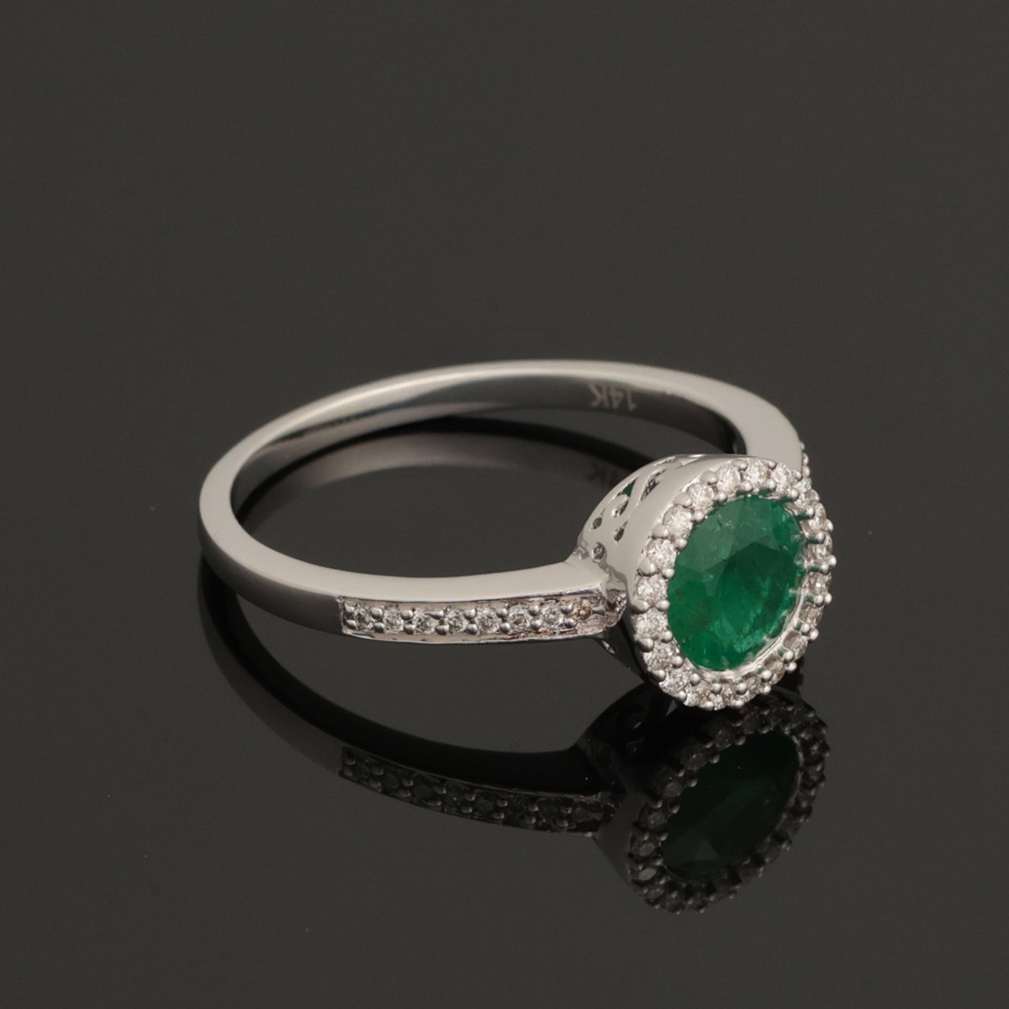 Ring with Emerald 0.75 ct, White Gold 585° (14K)