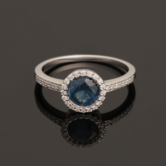 Gredzens ar safīru 1,15 ct un dimantiem 0,20 ct, baltā zelta 585° (14K)