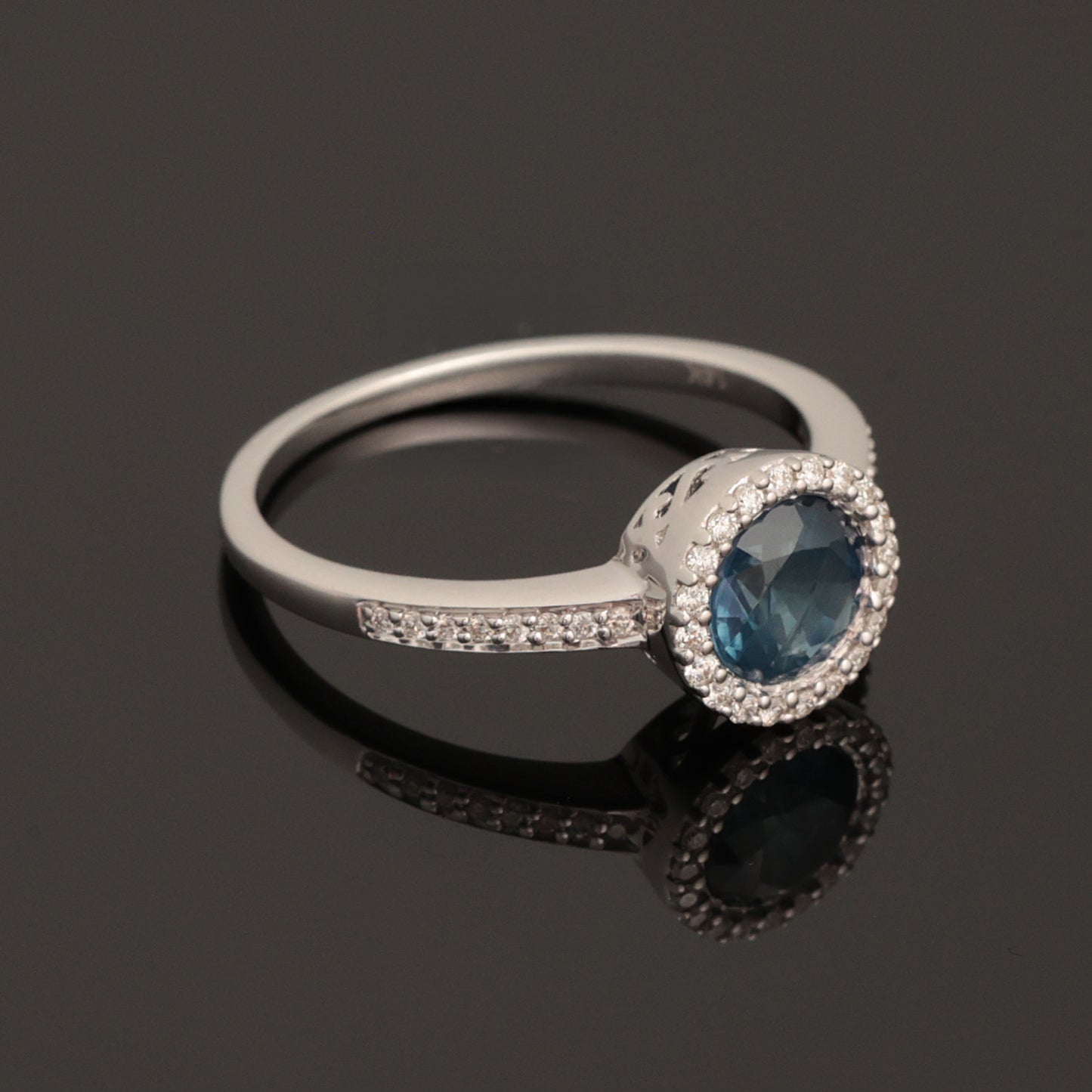 Ring with Sapphire 1.15 ct, White Gold 585° (14K)