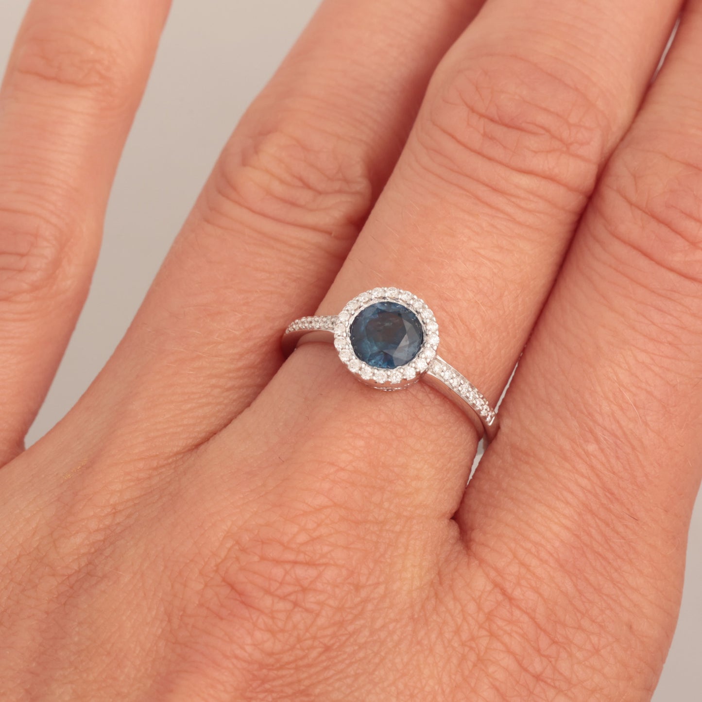 Ring with Sapphire 1.15 ct, White Gold 585° (14K)