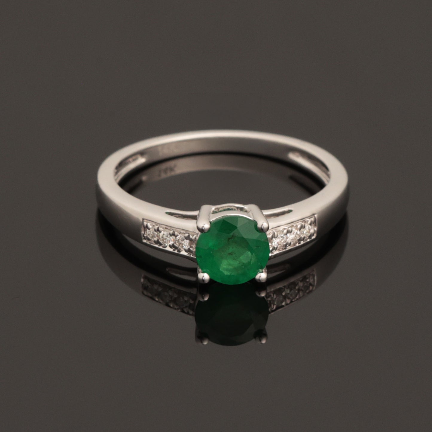 Ring with Emerald 0.80 ct, White Gold 585° (14K)