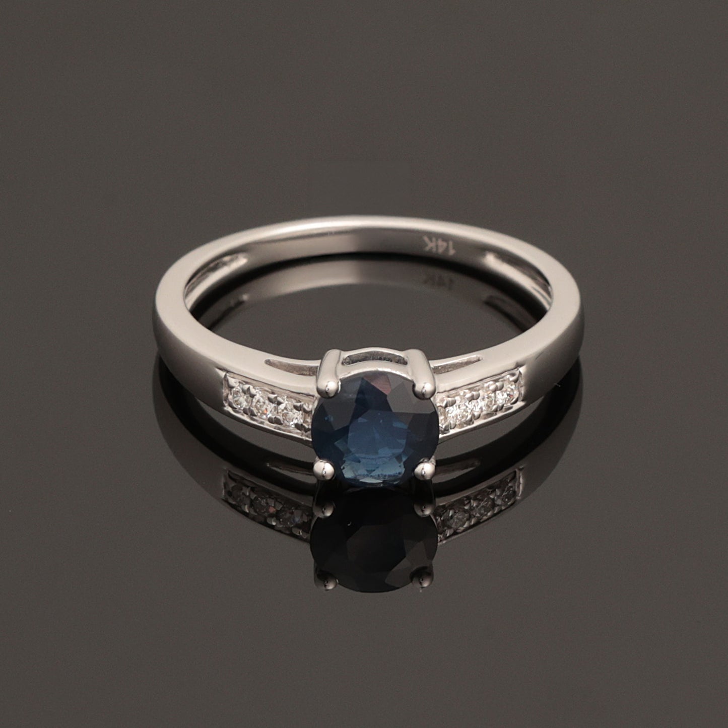 Ring with Sapphire 0.80 ct, White Gold 585° (14K)