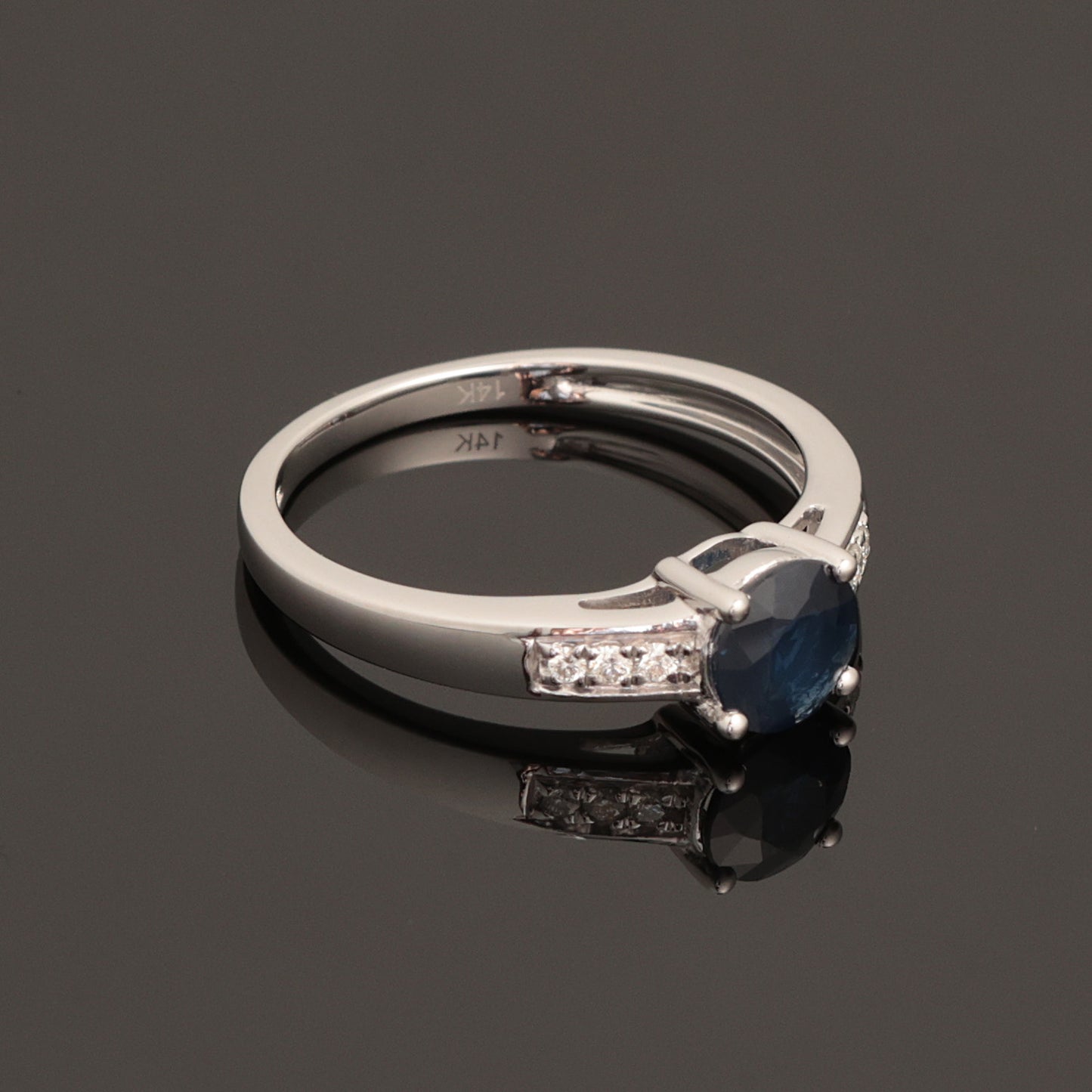Ring with Sapphire 0.80 ct, White Gold 585° (14K)