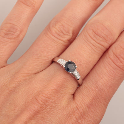 Ring with Sapphire 0.80 ct, White Gold 585° (14K)