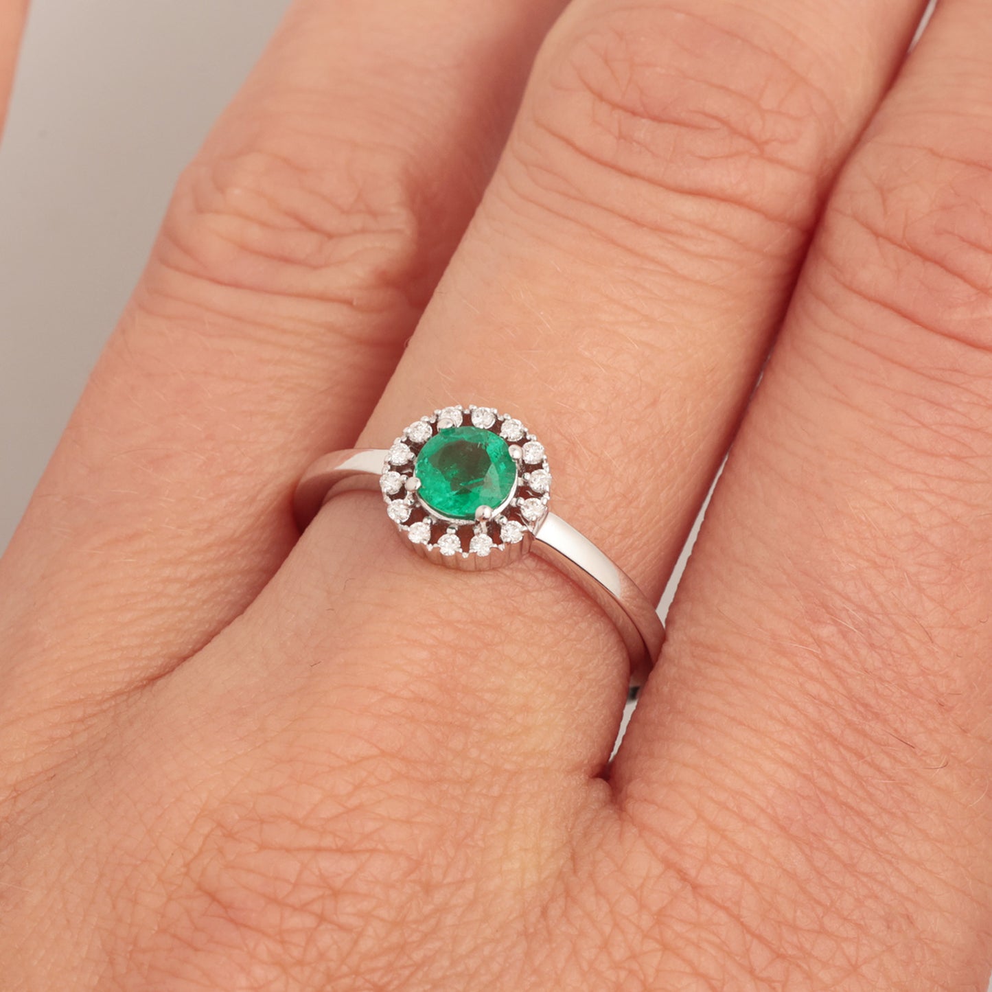 Ring with Emerald 0.45 ct, White Gold 585° (14K)