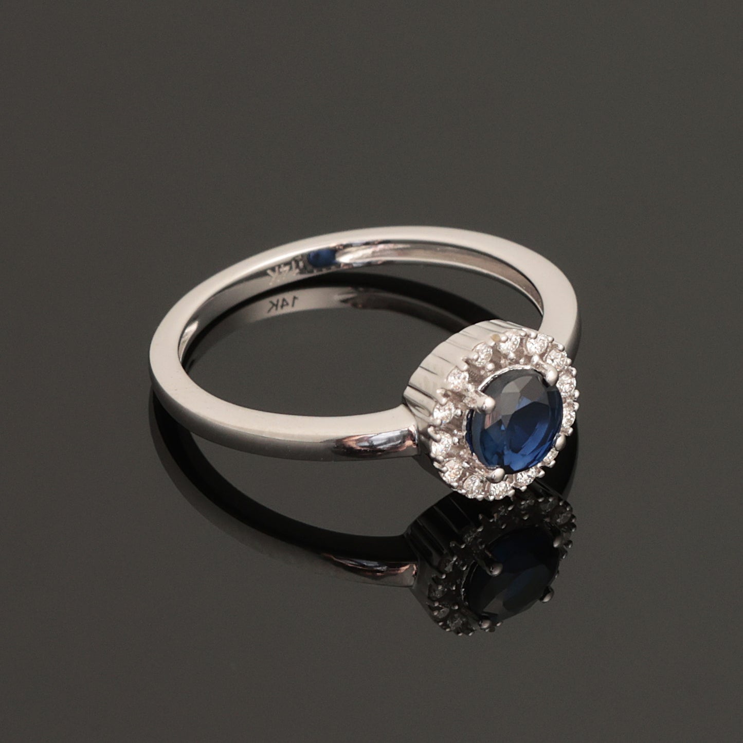 Ring with Sapphire 0.60 ct, White Gold 585° (14K)