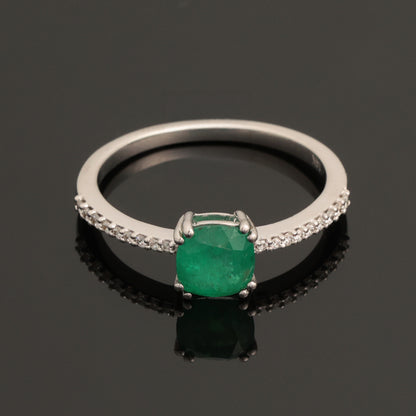 Ring with Emerald 0.90 ct, White Gold 585° (14K)