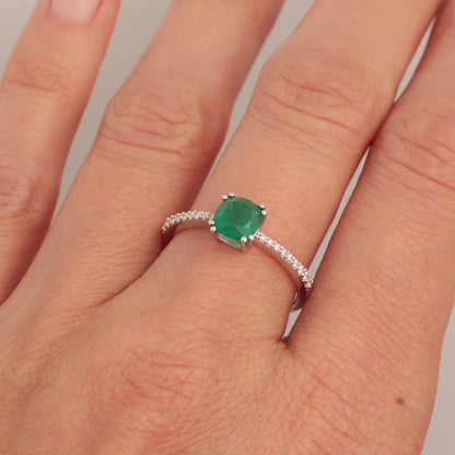 Ring with Emerald 0.76 ct, White Gold 585° (14K)
