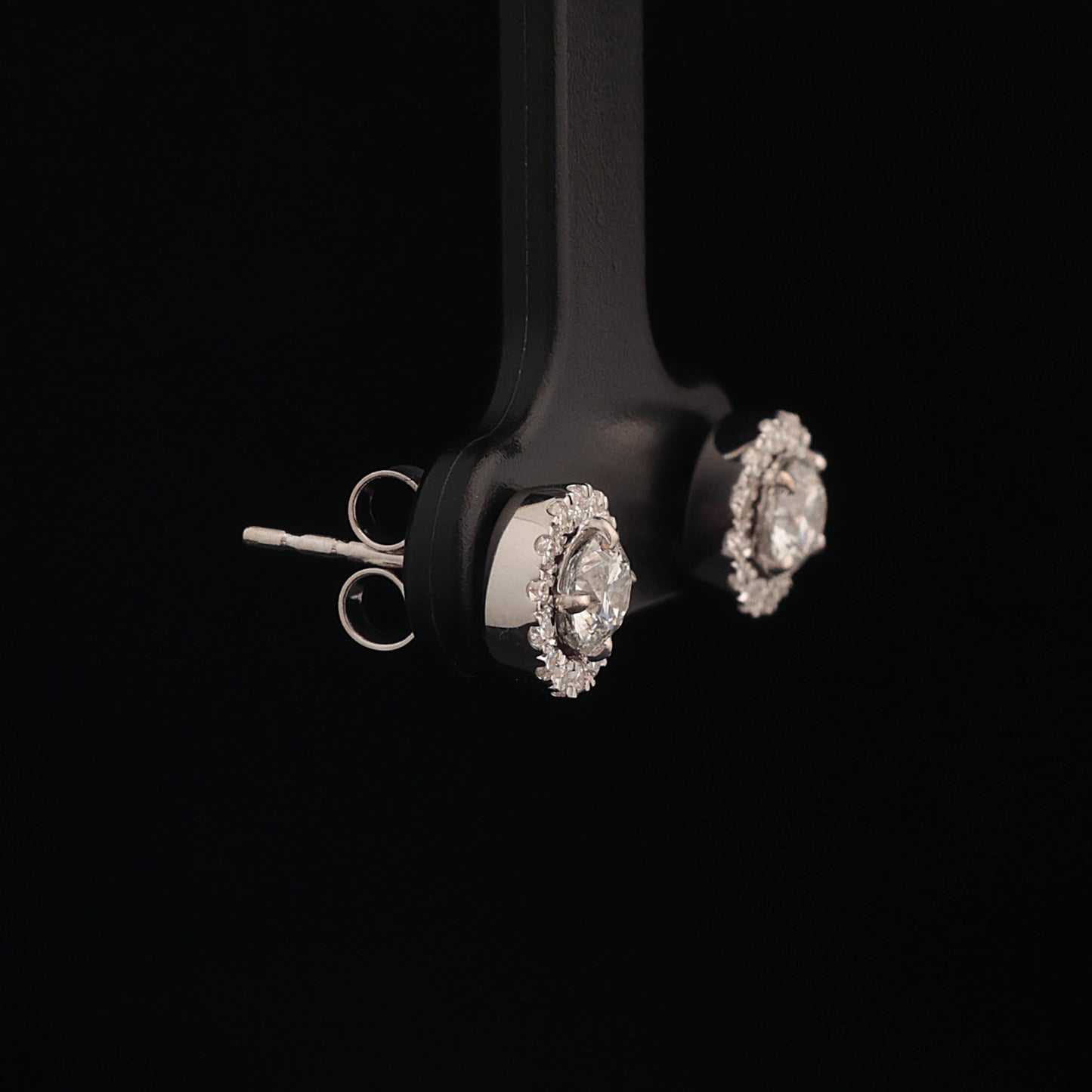 Auskaros ar dimantiem 0.75 ct, baltais zelts 585° (14K)