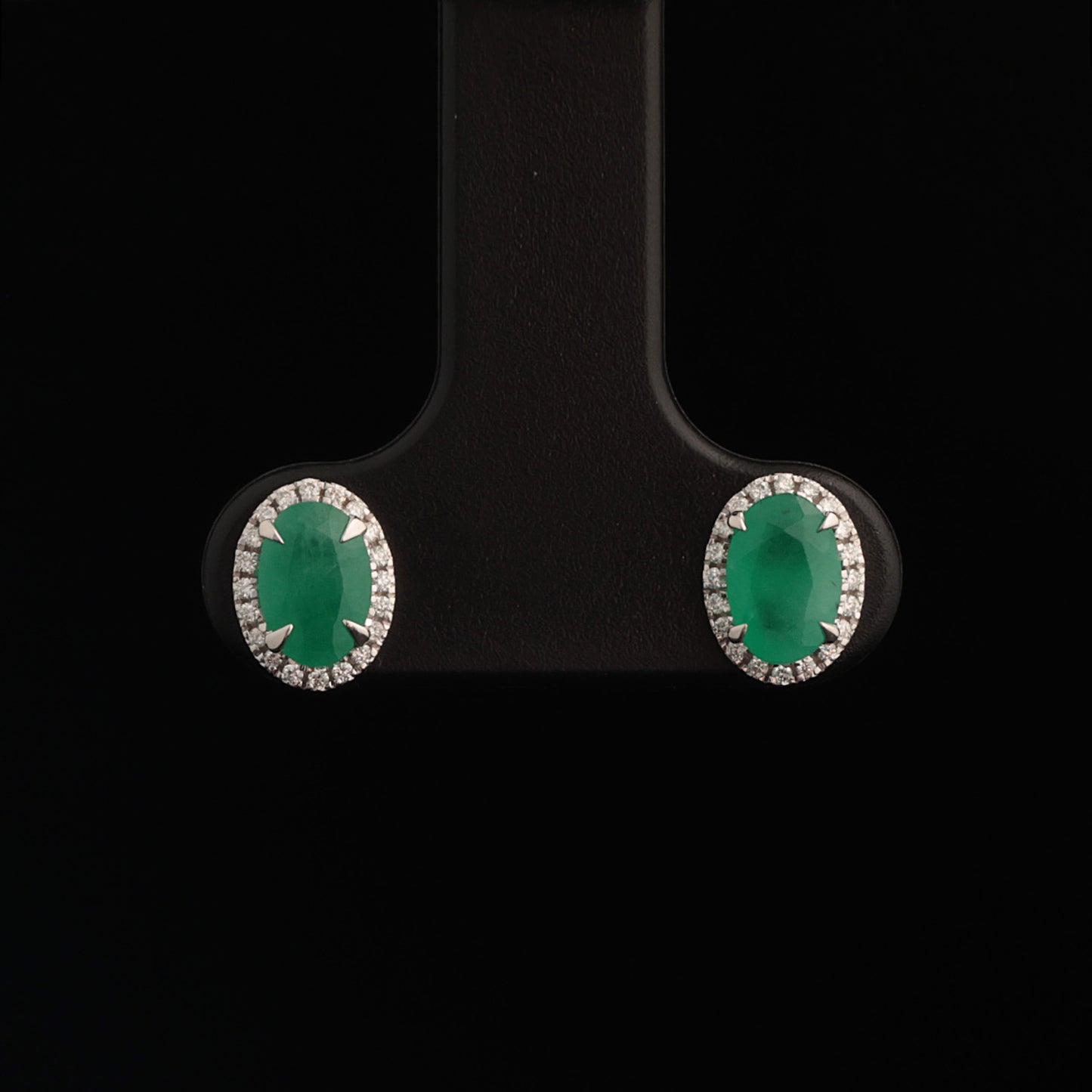 Earrings with Emerald 0.90 ct, White Gold 585° (14K)