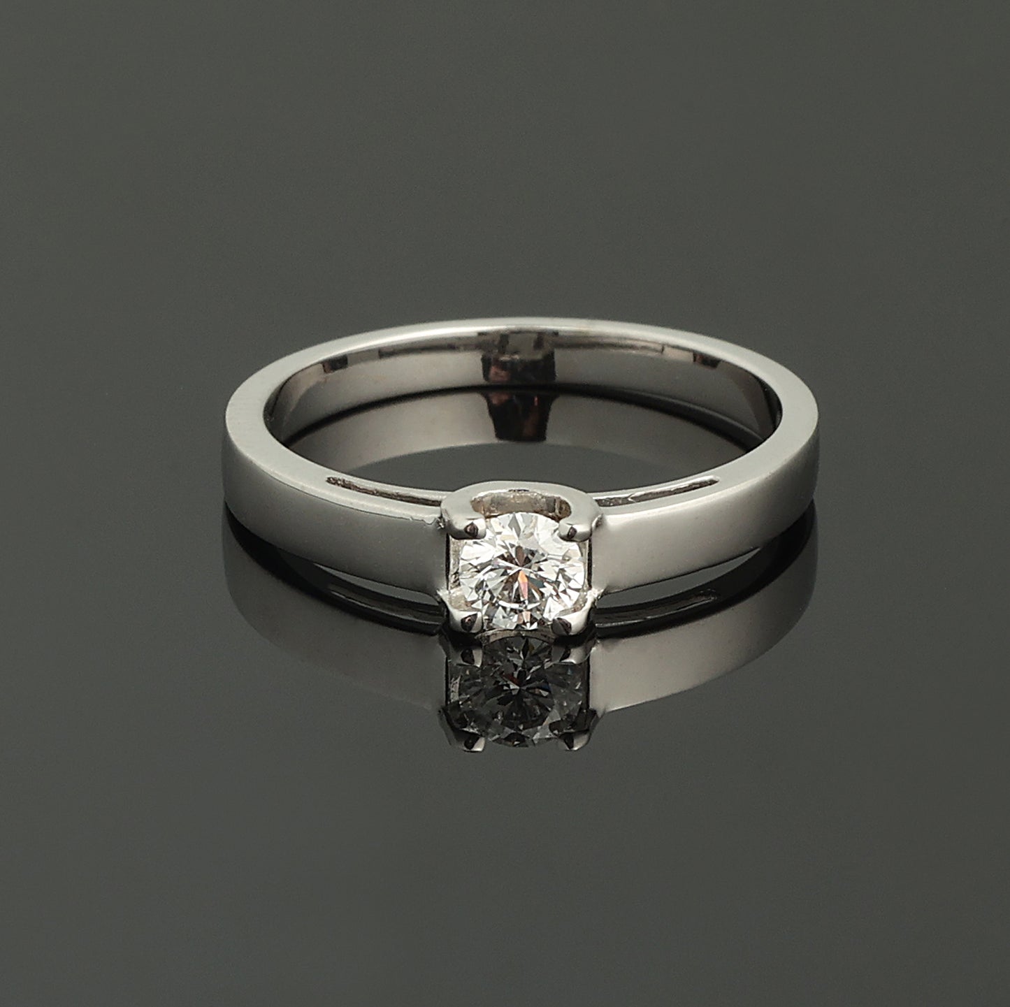 Gredzens ar Dimantiem 0.21 ct, Baltais zelts 585° (14K) 