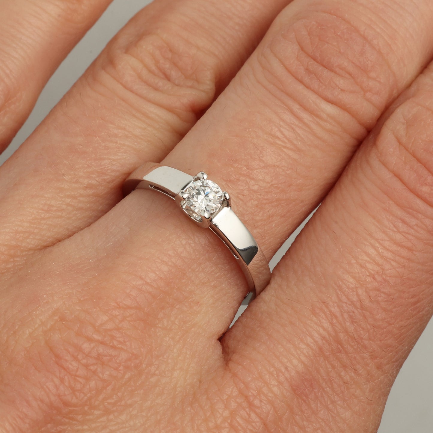 Gredzens ar Dimantiem 0.21 ct, Baltais zelts 585° (14K) 