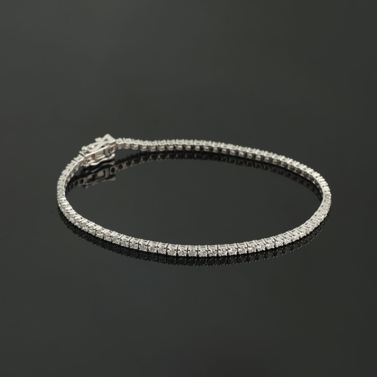 Tenisa aproce ar Dimantiem 3.01 ct, Baltais zelts 750° (18K)