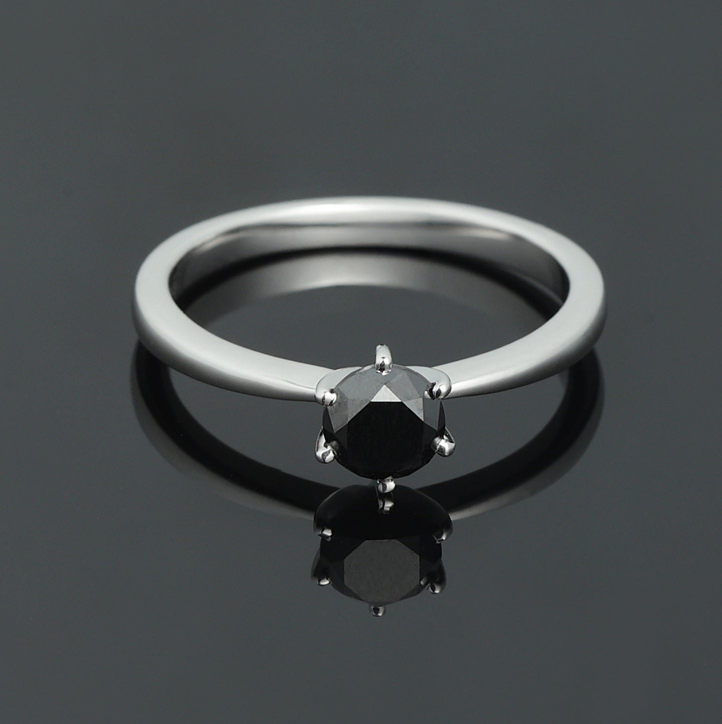 Gredzens ar Melno Dimantu 1.05 ct, Baltais zelts 585° (14K) 