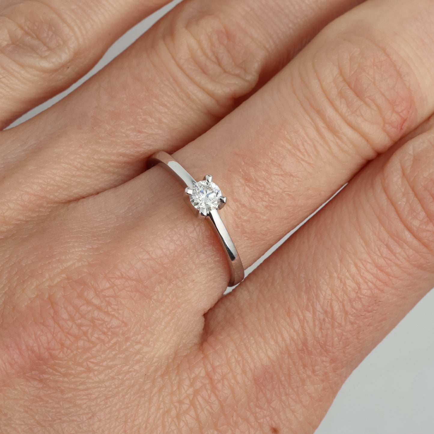 Gredzens ar Dimantiem 0.25 ct, Baltais zelts 585° (14K) 