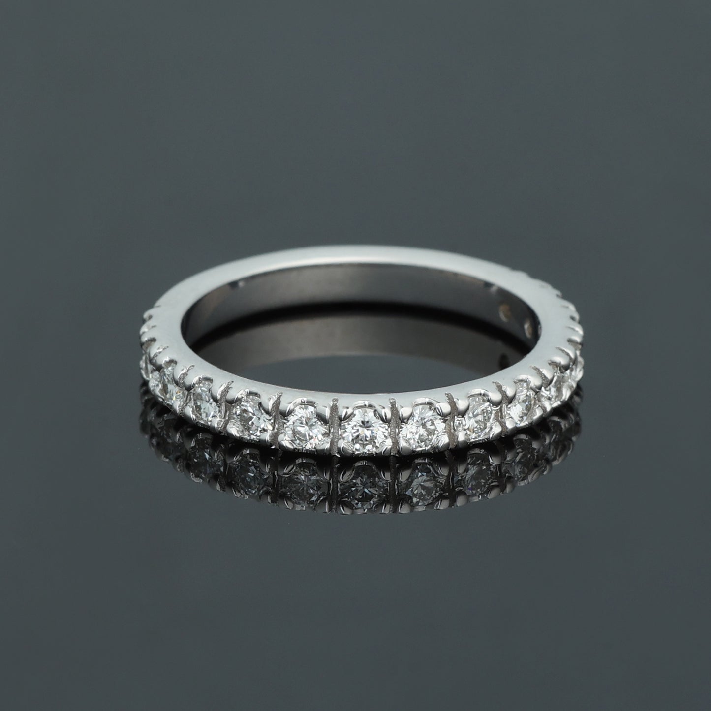 Gredzens ar Dimantiem 0.65 ct, Baltais zelts 585° (14K) 