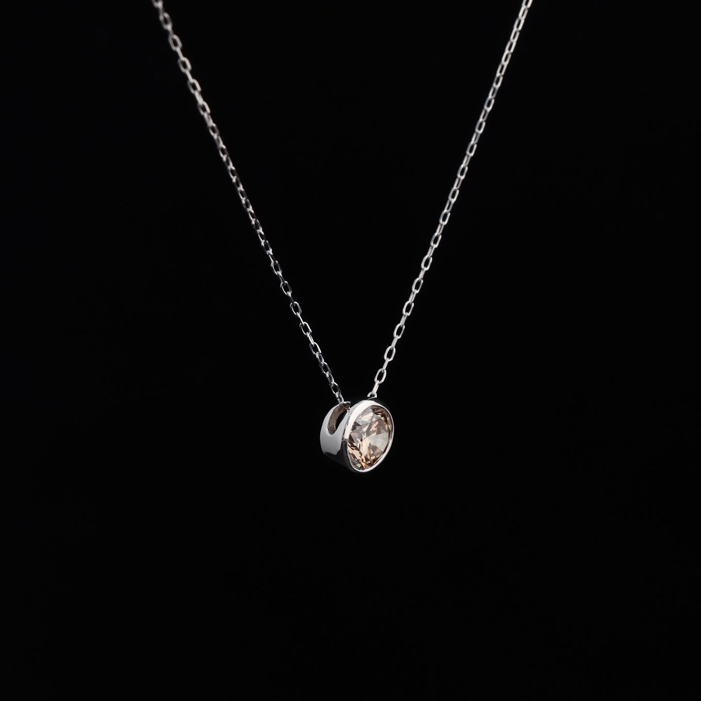 Kulons ar ķēdi un Dimantu 0.30 ct, Baltais zelts 750° (18K)